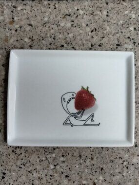 NWT 2010 Retired Oliver Strawberry Bite Appetizer Plate